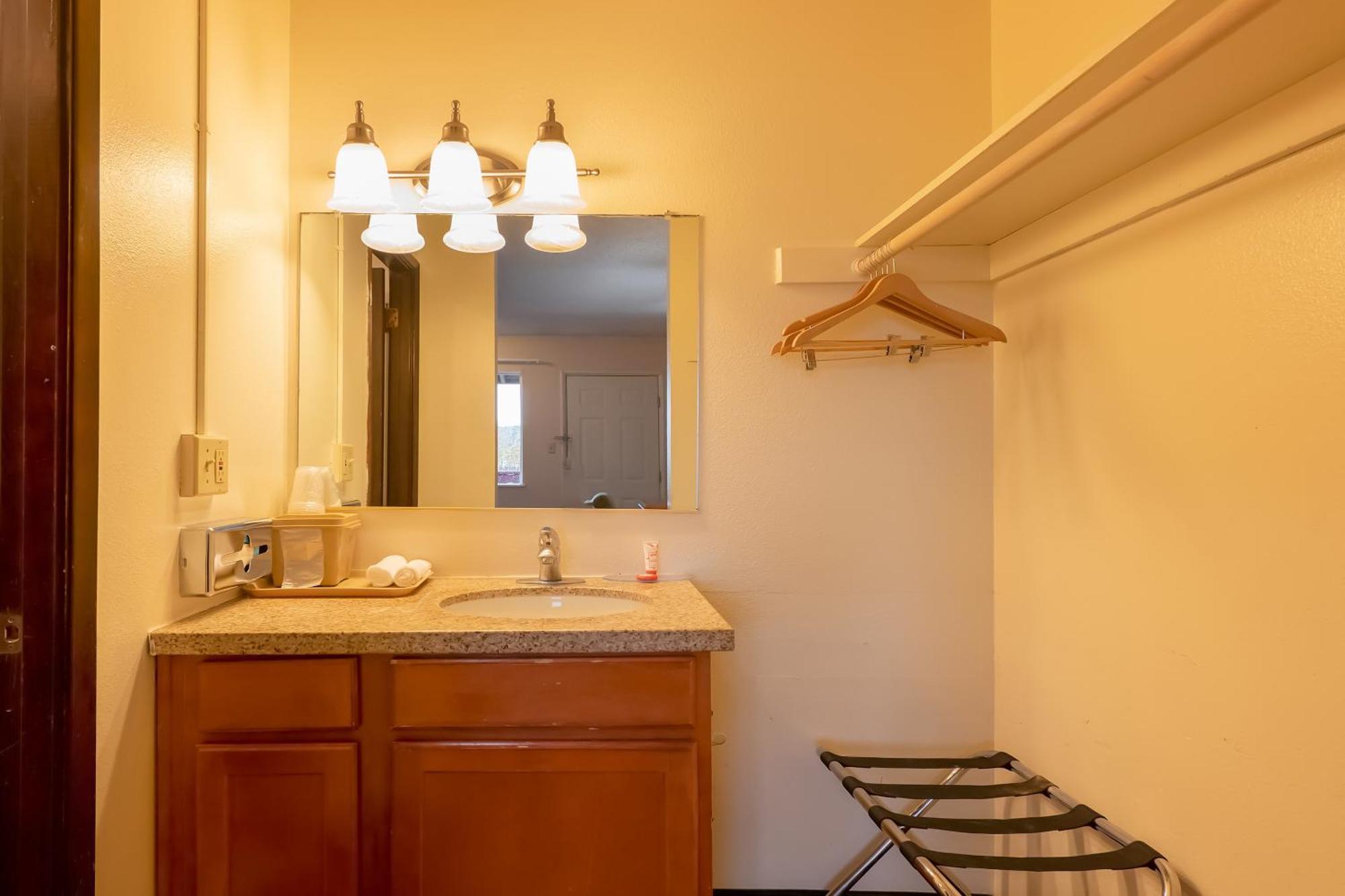 Oyo Hotel Chehalis I-5 South Экстерьер фото